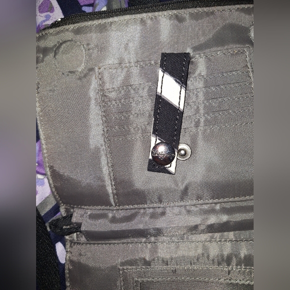 Thirty-One Black and White Chevron Crossbody Bag - Picture 8 of 9